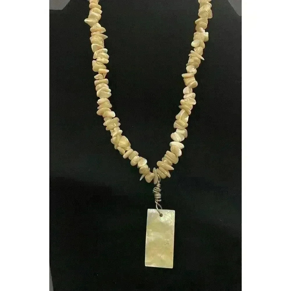 Banana Republic Mother of Pearl Shell Chip Necklace‎ Rectangular Pendant Cream